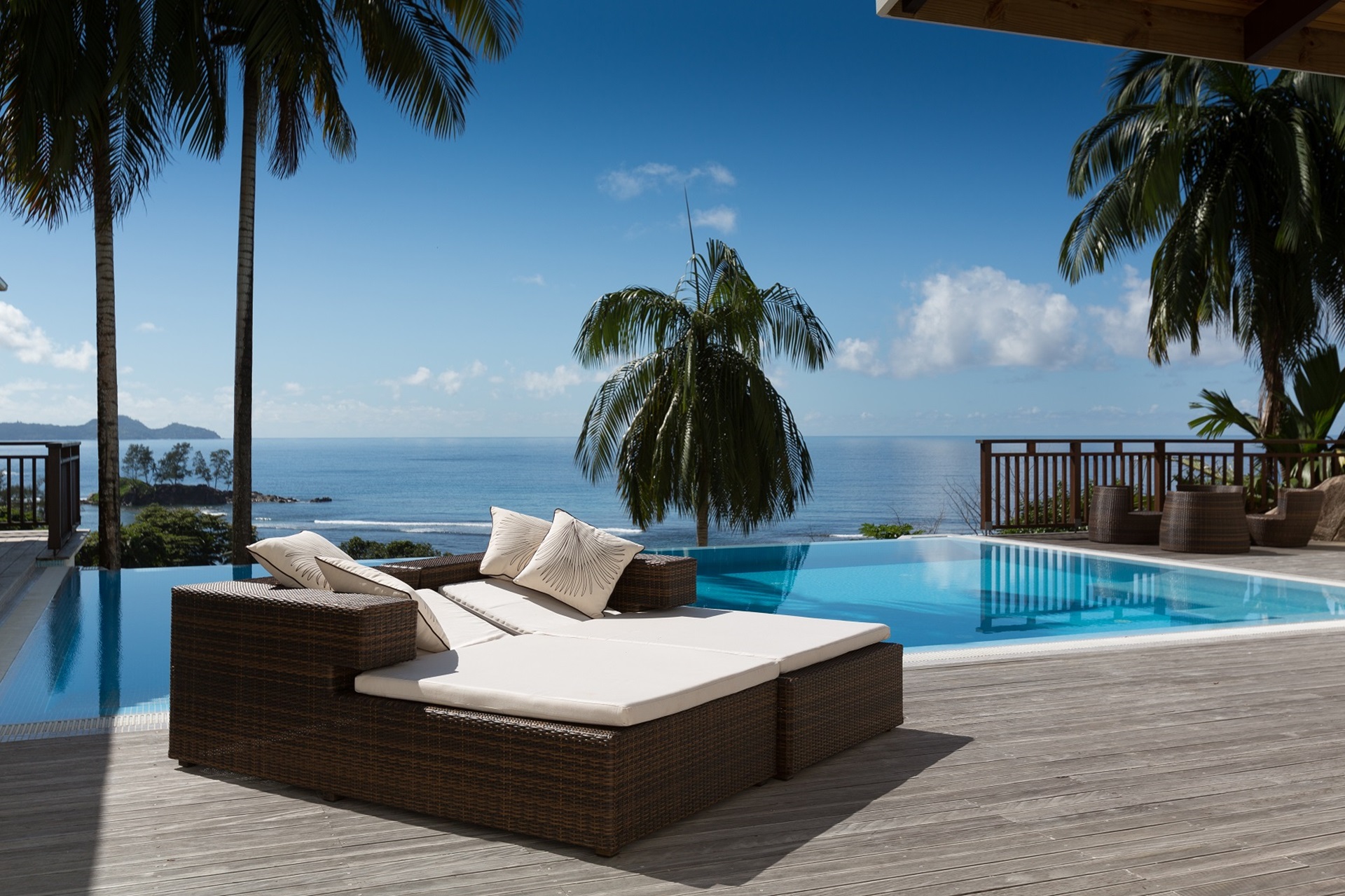 Palm Royale Villa Queen