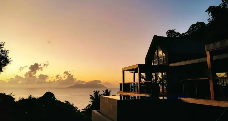 Admirer le coucher du soleil depuis villa Vista